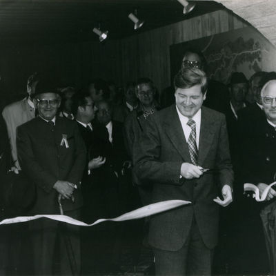Erffnung durch Kultusminister Prof. Hans Maier  im Oktober 1976